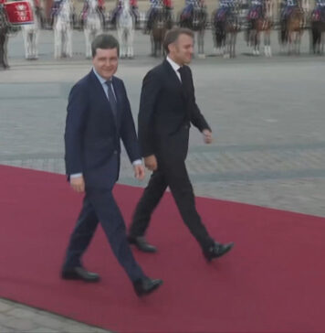 Valentin Stan: Afişându-se cu Nicuşor Dan, Macron vrea să arate opiniei publice că încă mai are lachei în Europa de Est, aşa cum cere tradiţia franceză