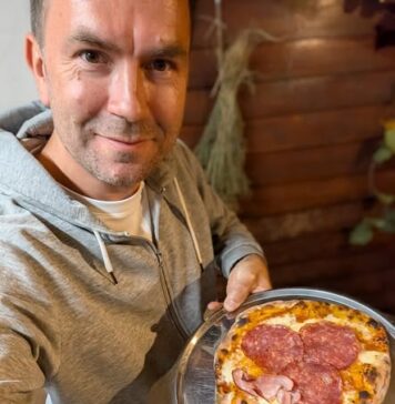 Drulă (USR) îşi face deja campanie electorală arătând cum mănâncă pizza şi cum bea bere