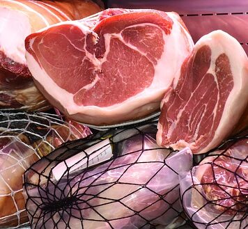 Studiu APCPR: 3 din 4 români preferă carnea de porc românească, dar nu știu să o recunoască în magazine