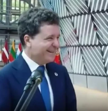 Ciutacu: „Știți vorba aia că nu ești suficient de prost dacă nu și semnalizezi? Cam asta face, la ora asta, România prin cei mai înalți reprezentanți ai săi”