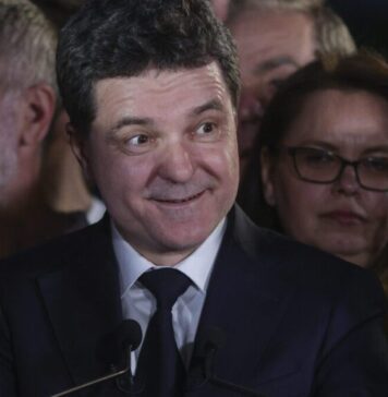 Adrian Năstase, sarcastic: „Nicuşor Dan nu știe eforturile României pentru aderarea la UE. Este posibil ca, o vreme, să fi fost plecat din țară”