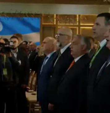 Cristoiu: Aţi remarcat că Bolojan ascultă ordinele venite de la Viktor Orban; a stat drepţi la imnul secuiesc şi fost ridicat în picioare de Orban ca să-l vadă membrii UDMR de parcă ăştia nici nu ştiau cine e Bolojan
