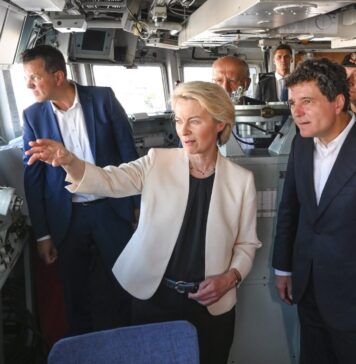 Cristoiu: „Ursula nu mai are decât o singură preocupare, să întreţină isteria pericolului rusesc; Nicușor Dan a comis un atentat la siguranța națională. El a angajat România într-o spirală a unui război cu Rusia de care nu era nevoie. Acest document a fost folosit, d-asta a și venit termenul de război hibrid. Ursula nu spune că Rusia a intervenit numai în alegeri, spune că deja e în război hibrid”