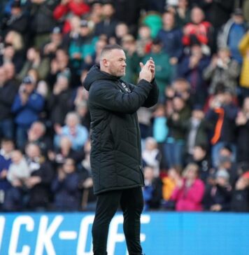 Wayne Rooney, îngrijorat de prestaţia pilonilor de bază de la Liverpool