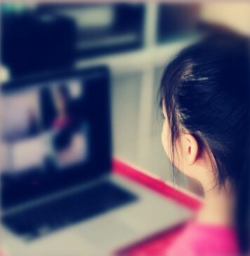 STUDIU/ Aproape 70% dintre copiii de 10-14 ani joacă zilnic jocuri online.