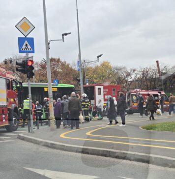 Accident grav în București, un tramvai s-a ciocnit cu un autobuz. Șapte persoane au cerut să fie duse la spital