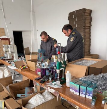Fabrică ilegală de dispozitive electronice de vapat, descoperită de ANAF