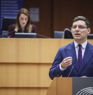 Victor Negrescu: Demisia rușinoasă a lui Moșteanu, exact când România își negociază la Bruxelles cele peste 16 miliarde de euro alocate pentru industria de apărare prin programul SAFE