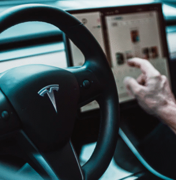 Interzisă în Europa, Tesla Cybertruck poate fi condusă, legal, în România