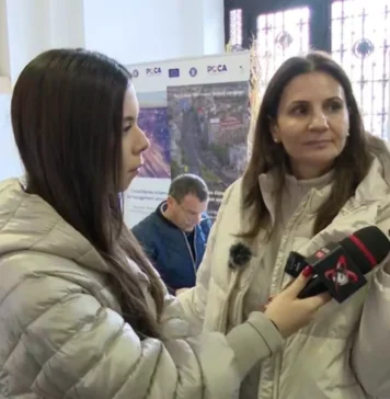 Anca Alexandrescu a descins la Primăria Capitalei unde nu a putut sta de vorbă cu niciun reprezentant: Funcționarii s-au încuiat în birouri de frică; „După 8 decembrie, Poliția Locală va lucra doar pentru cetățean. Vă garantez”