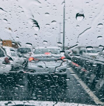 Cod galben de ploi în 13 județe și în București, până duminică