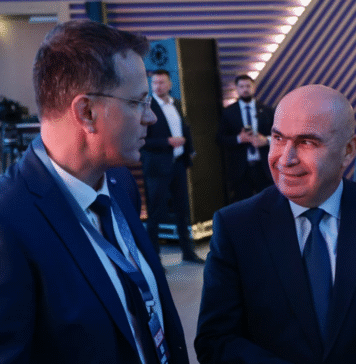 Ciutacu: „Regimul „oneștilor” mustește de putreziciune – un milion jumate de euro pentru o audiență la premier, un milion pentru ca ministrul Apărării să dea o semnătură, alte 2 milioane ca un director de la stat să își asume o achiziție publică, 10 milioane pentru partid, bani la sacoșă pentru campania electorală la Capitală; În timp ce românii se afundă în sărăcie și privațiuni, camarila și acoliții politici ai lui Ilie Bolojan au instituționalizat corupția, nu că fenomenul nu ar fi existat până acum, Doamne ferește, dar ăștia nu mai au nicio limită”