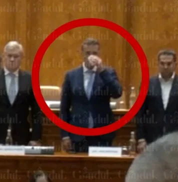 Moşteanu, pătruns de solemnitate în Parlament. În timp ce se intona imnul României, Ministrul Apărării sorbea din cafea, la prezidiu (gandul.ro)