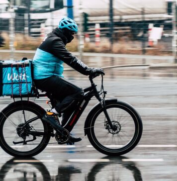 Livratorii asiatici vor avea propriul sindicat în România/ BNS: ”Respect pentru muncă și zero toleranță pentru violență!”