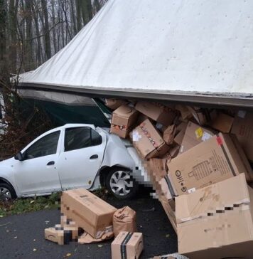 Camion răsturnat pe A1: sute de colete împrăștiate pe șosea – FOTO