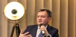 Fostul premier al Republicii Moldova, Dorin Recean, a fost decorat de preşedintele ucrainean Zelenski