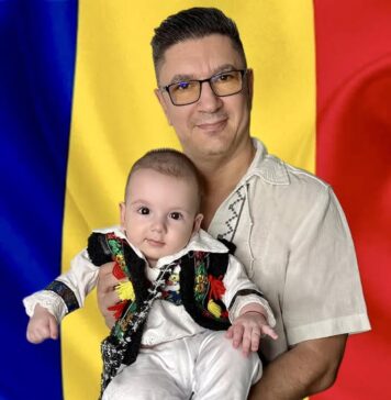 Europarlamentarul Luis Lazarus, imagine cu fiul său, în costum popular, de Ziua națională a României