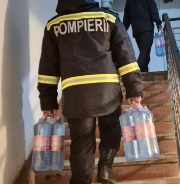 Peste 230.000 de litri de apă potabilă şi menajeră, distribuiţi duminică în judeţele Prahova şi Dâmboviţa