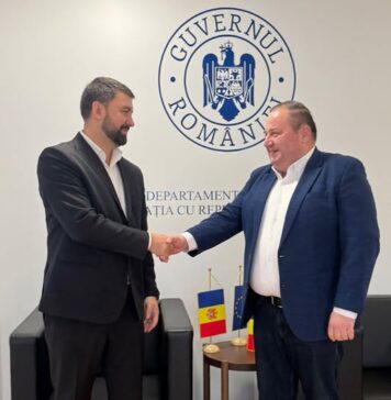 Directorul DRRM, Constantin-Valentin Răducanu și directorul TVR Moldova, discuții despre provocările cu care se confruntă mass-media românească de peste Prut