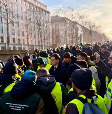 Victor Negrescu: Din nou, împreună cu fermierii români, care au revenit la Bruxelles pentru a protesta pașnic pentru drepturile lor