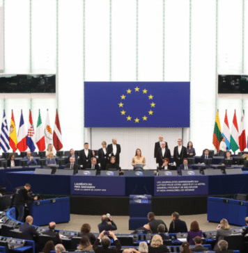 Premiul Saharov 2025: PE îi onorează pe Andrzej Poczobut și pe Mzia Amaglobeli