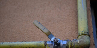 Miros de gaze la o şcoală din Bucureşti unde au fost amenajate secţii de votare/ Specialiștii au făcut verificări