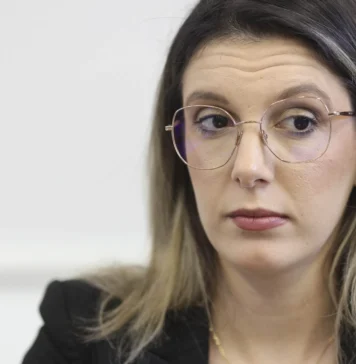 Diana Buzoianu: Demisia cerută de PSD vine fix când trebuie să fie negociată în coaliție reorganizarea Romsilva. Nu voi fi șantajată cu funcția