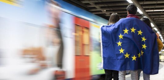 Eurostat: 14% dintre tinerii din Uniunea Europeană abandonează educația