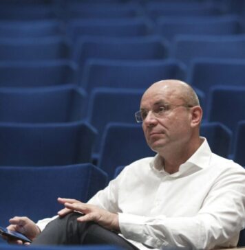 Cozmin Guşă: „Se pregăteşte eliminarea PSD de la guvernare la începutul anului viitor, şi un guvern „Bolojan 2″ fără social-democraţi; acest partid va plăti preţul duplicităţii, inconsecvenţei şi al făţărniciei politice, nu poţi sta cu fundul în două luntre”