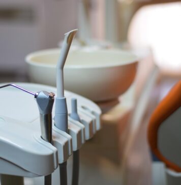 Cazul fetiţei decedate la stomatolog/ Analiză internă: managerul și un angajat administrativ, responsabili pentru autorizația sanitară