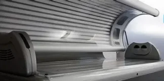 Cabinele de bronzat triplează riscul de melanom (studiu)