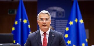 Pîslaru sesizează Parchetul European cu privire la achiziţia microbuzelor electrice pentru elevi