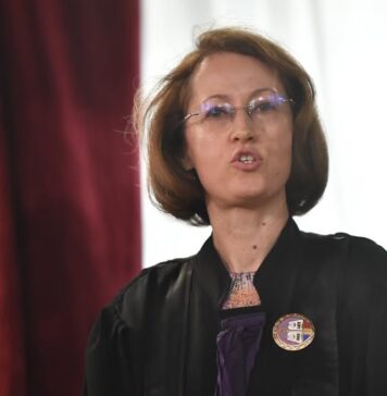 Ciutacu: „287.144 lei net a câștigat Raluca Moroșanu, judecătoarea „eroină” e reziștilor, în 2024. Pare destul de rentabil, de la acest confort, să te indignezi la o simplă apăsare de buton, când patria o cere să o servești. Acum rămâne de văzut și care patrie”