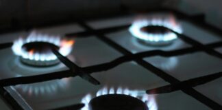 ANRE a amendat cu 54,5 milioane de lei 3 producători de gaze offshore care nu au vândut gazul la prețul reglementat