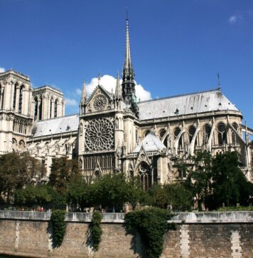 La un an de la redeschidere, Notre Dame depășește Luvrul și Turnul Eiffel la numărul de vizitatori