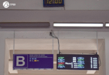 Bărbat urcat pe acoperișul Gării de Nord, salvat de negociatorii Poliției și internat într-o unitate medicală