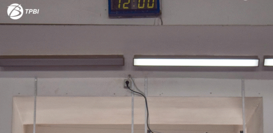 Bărbat urcat pe acoperișul Gării de Nord, salvat de negociatorii Poliției și internat într-o unitate medicală