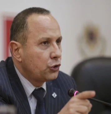 Aurelian Pavelescu: „După trei sferturi de secol, bolșevicii scriu iar legea în România; Tribunalele care i-au trimis la Sighet, Aiud, Gherla, Canal, Râmnicu Sărat, Pitești și alte zeci de temnițe pe bunicii noștri au ocupat astăzi Parlamentul”