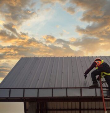 Percheziții în Ilfov într-un dosar de înșelăciune privind lucrări la acoperișuri