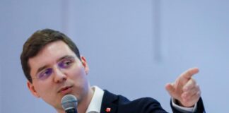 Victor Negrescu: Mulțumim tuturor românilor care s-au prezentat la vot în ciuda condițiilor meteorologice. Este o dovadă că țin la dreptul lor democratic de a alege