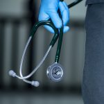 Peste 4.200 de consultații medicale oferite de medicii voluntari ai UMFCD