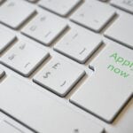 Îți cauți un loc de muncă? Peste 32.000 de posturi sunt disponibile în România, iar 84 sunt în străinătate